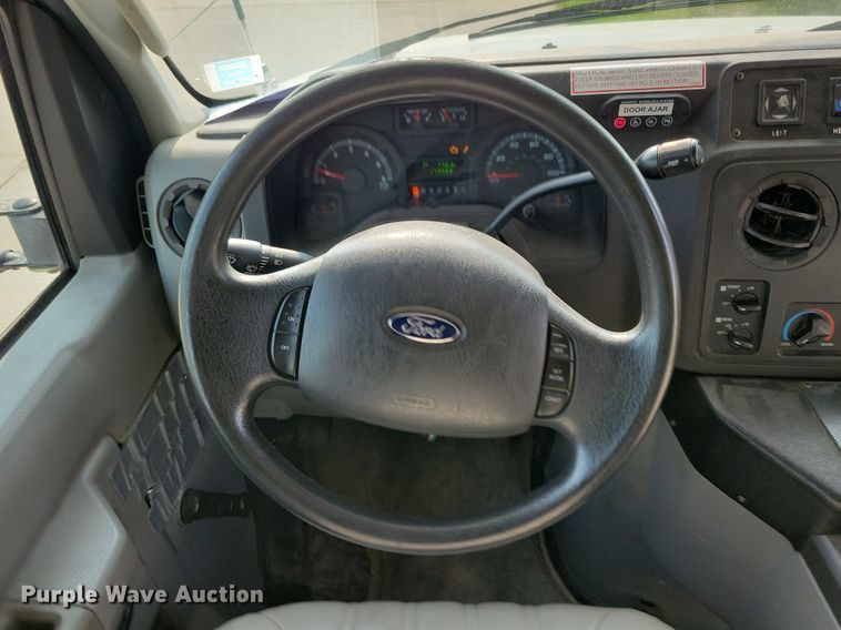 image for item JO9206 2010 Ford E450  shuttle bus