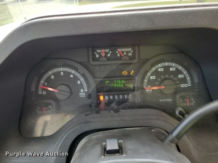 image for item JO9206 2010 Ford E450  shuttle bus