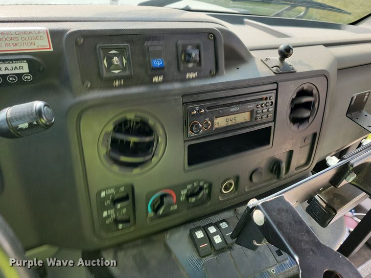 image for item JO9206 2010 Ford E450  shuttle bus