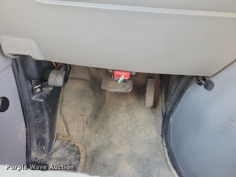 image for item JO9206 2010 Ford E450  shuttle bus