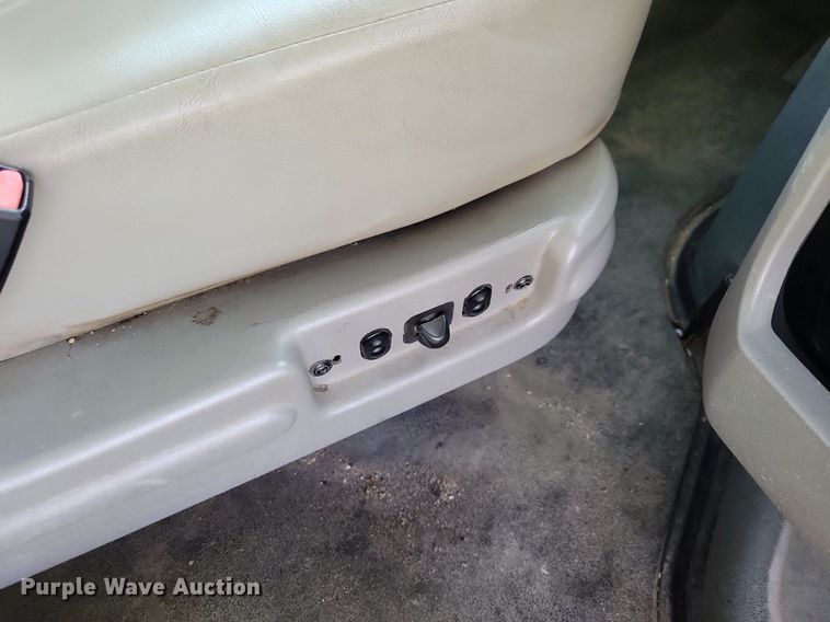 image for item JO9206 2010 Ford E450  shuttle bus