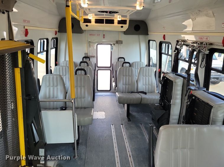 image for item JO9206 2010 Ford E450  shuttle bus