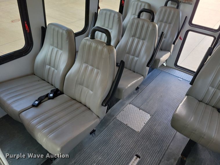 image for item JO9206 2010 Ford E450  shuttle bus