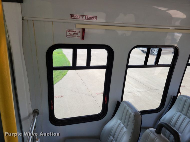 image for item JO9206 2010 Ford E450  shuttle bus