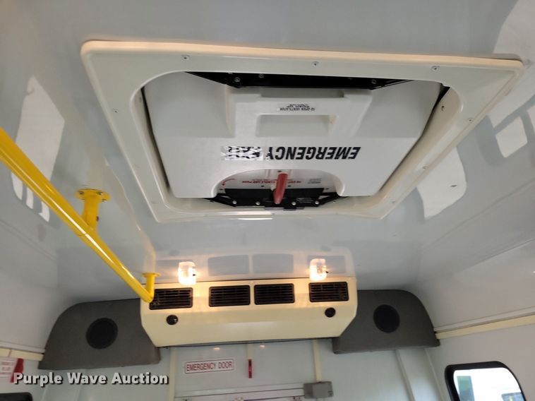 image for item JO9206 2010 Ford E450  shuttle bus