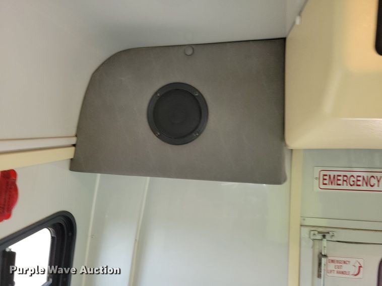 image for item JO9206 2010 Ford E450  shuttle bus