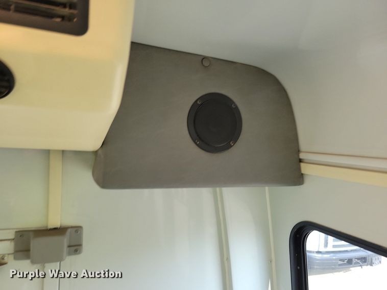 image for item JO9206 2010 Ford E450  shuttle bus