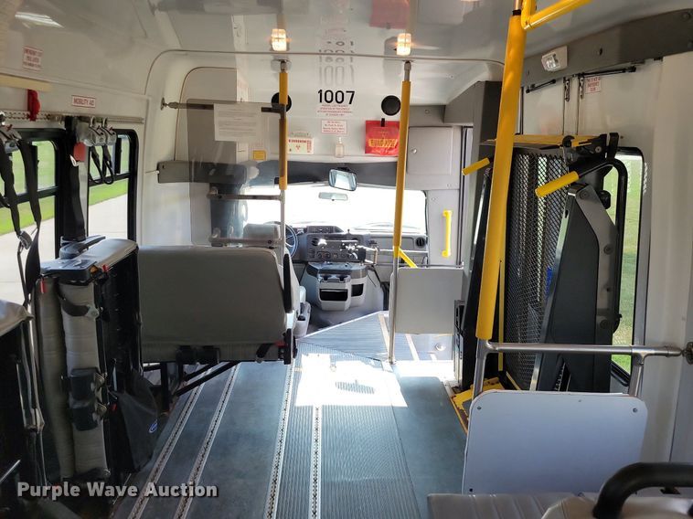 image for item JO9206 2010 Ford E450  shuttle bus