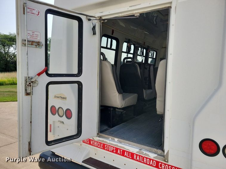 image for item JO9206 2010 Ford E450  shuttle bus