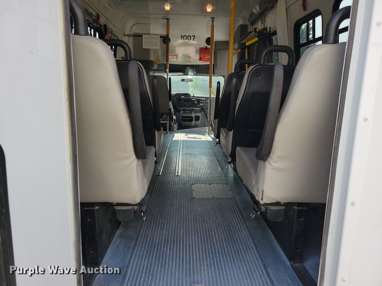 image for item JO9206 2010 Ford E450  shuttle bus