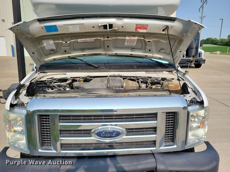 image for item JO9206 2010 Ford E450  shuttle bus