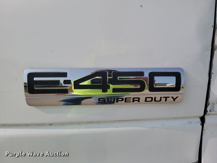 image for item JO9206 2010 Ford E450  shuttle bus