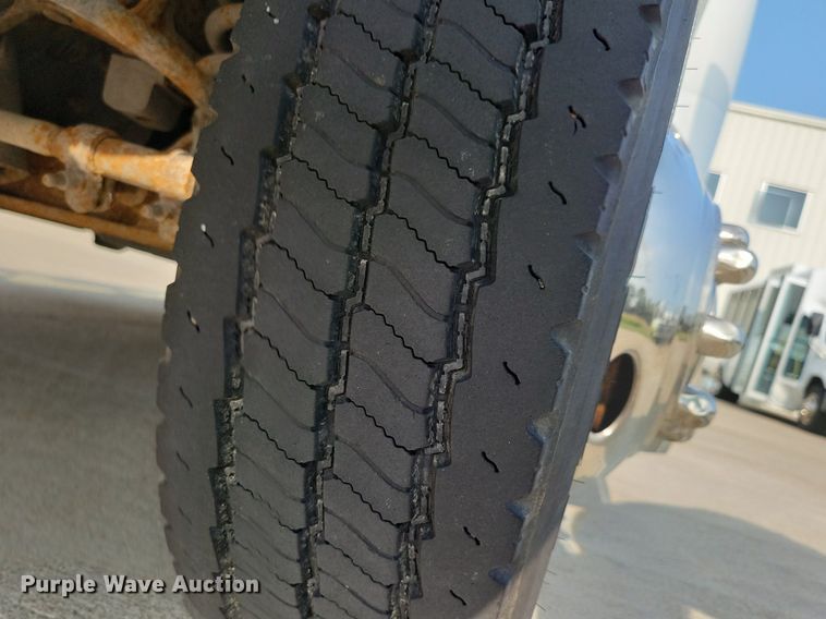 image for item JO9206 2010 Ford E450  shuttle bus