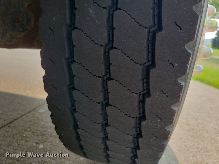 image for item JO9206 2010 Ford E450  shuttle bus