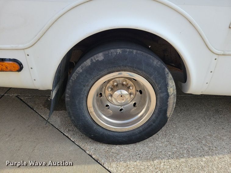 image for item JO9206 2010 Ford E450  shuttle bus