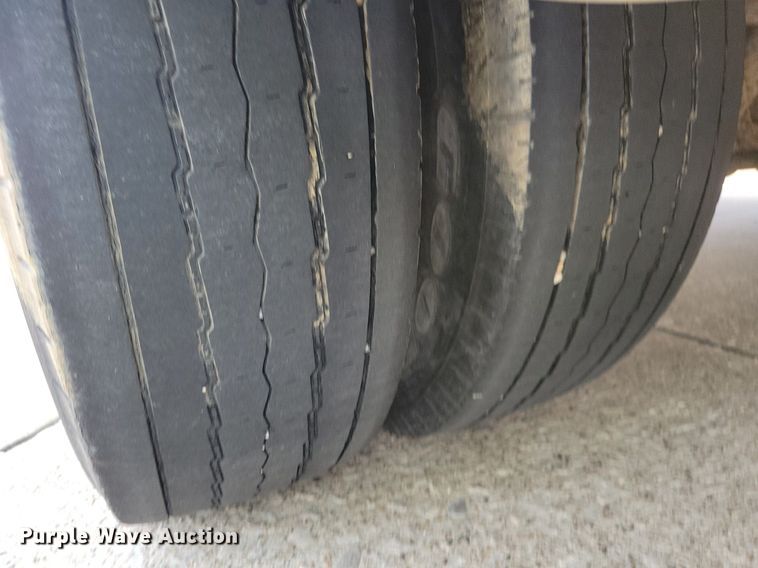 image for item JO9206 2010 Ford E450  shuttle bus