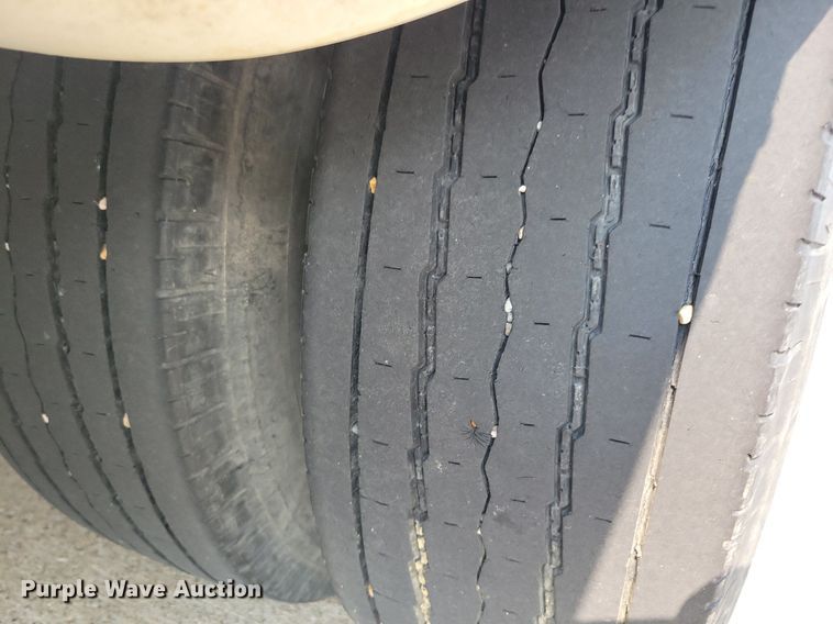 image for item JO9206 2010 Ford E450  shuttle bus