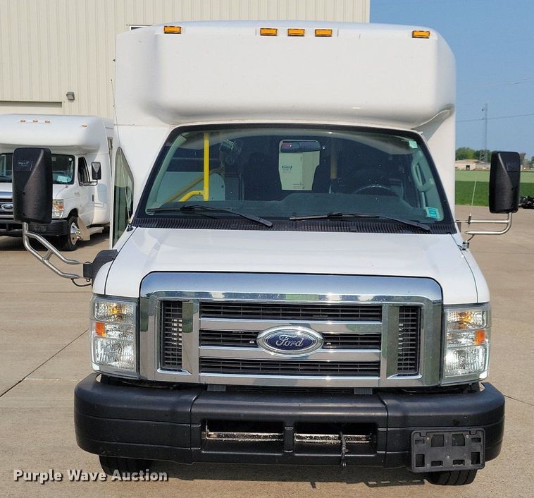 image for item JO9210 2010 Ford E450  shuttle bus