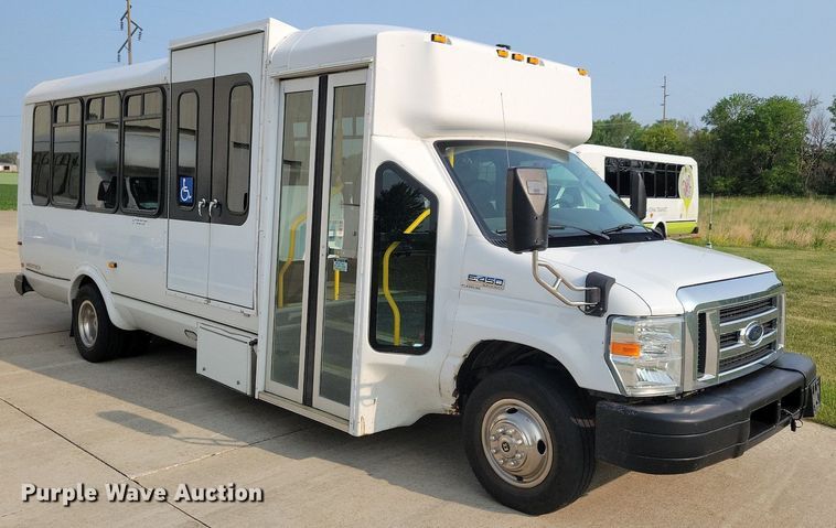 image for item JO9210 2010 Ford E450  shuttle bus