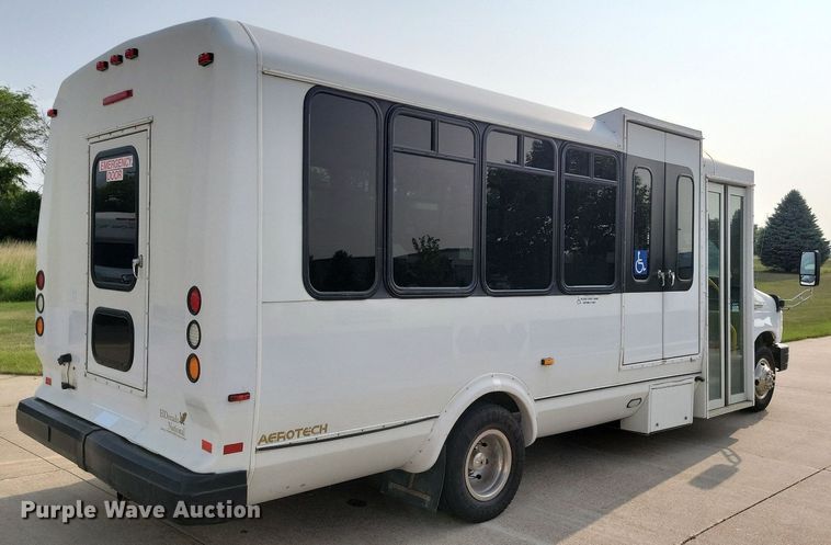 image for item JO9210 2010 Ford E450  shuttle bus