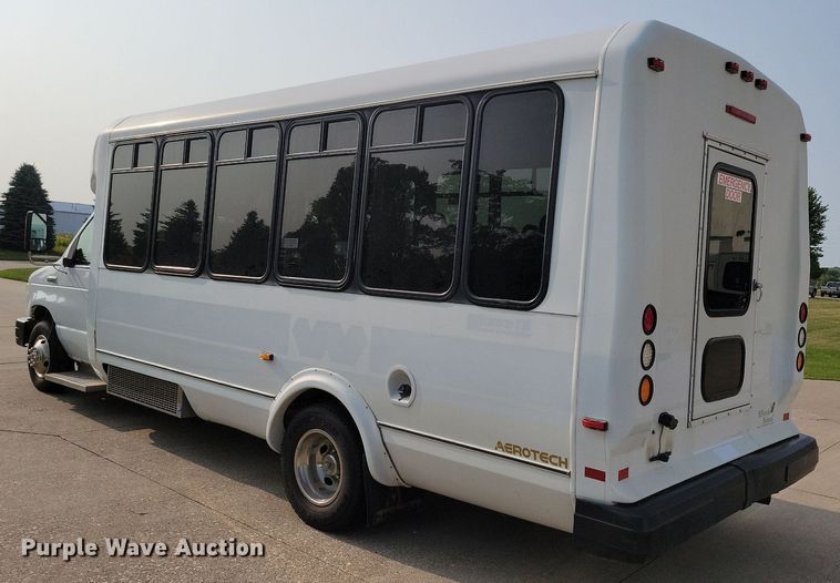 image for item JO9210 2010 Ford E450  shuttle bus