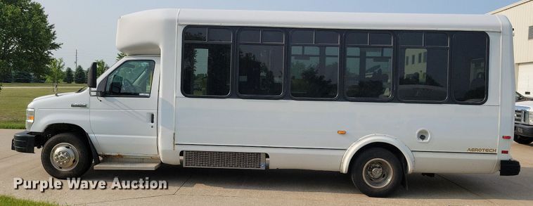 image for item JO9210 2010 Ford E450  shuttle bus