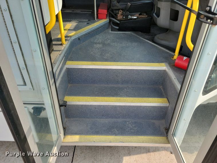 image for item JO9210 2010 Ford E450  shuttle bus