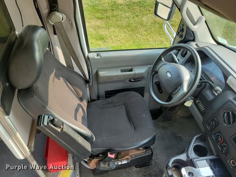 image for item JO9210 2010 Ford E450  shuttle bus