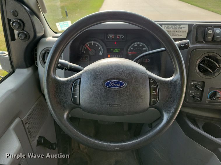 image for item JO9210 2010 Ford E450  shuttle bus