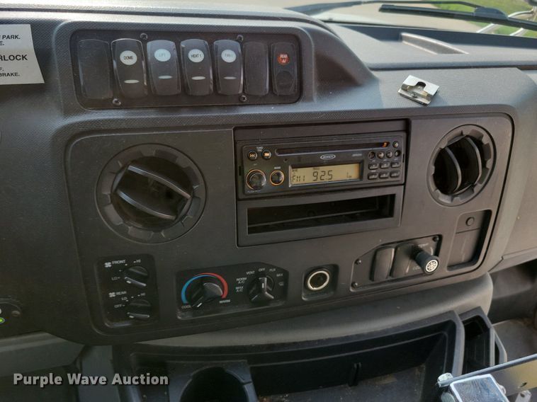 image for item JO9210 2010 Ford E450  shuttle bus