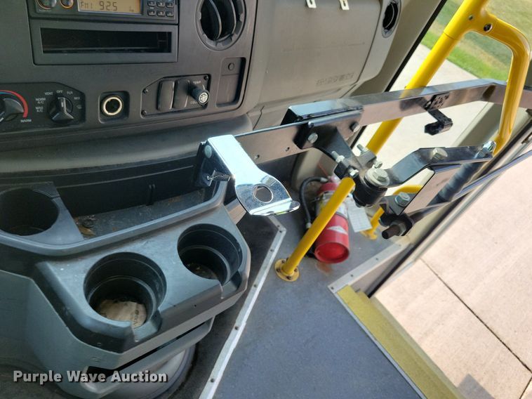 image for item JO9210 2010 Ford E450  shuttle bus