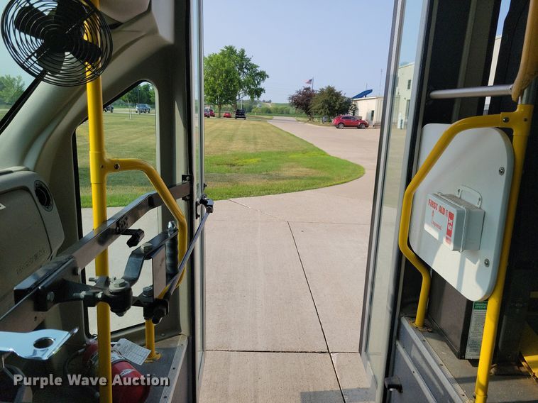 image for item JO9210 2010 Ford E450  shuttle bus