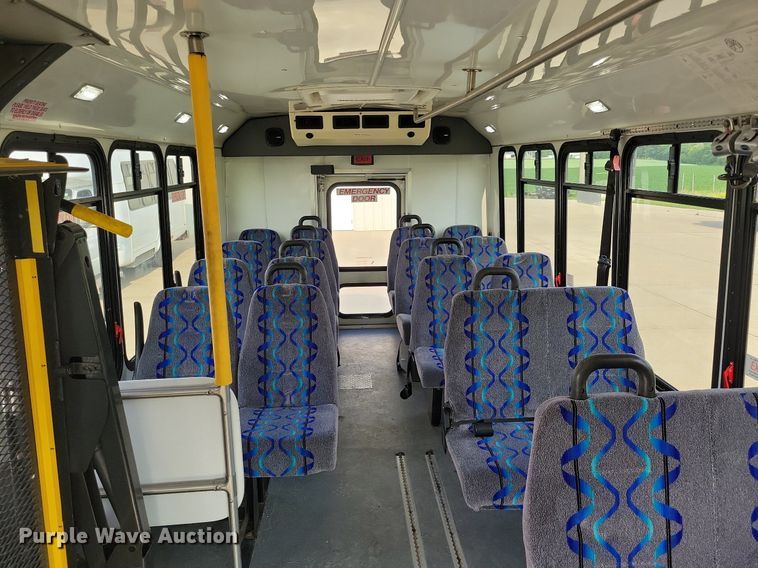 image for item JO9210 2010 Ford E450  shuttle bus
