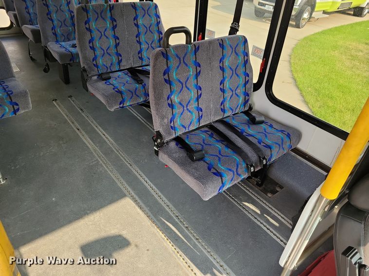 image for item JO9210 2010 Ford E450  shuttle bus