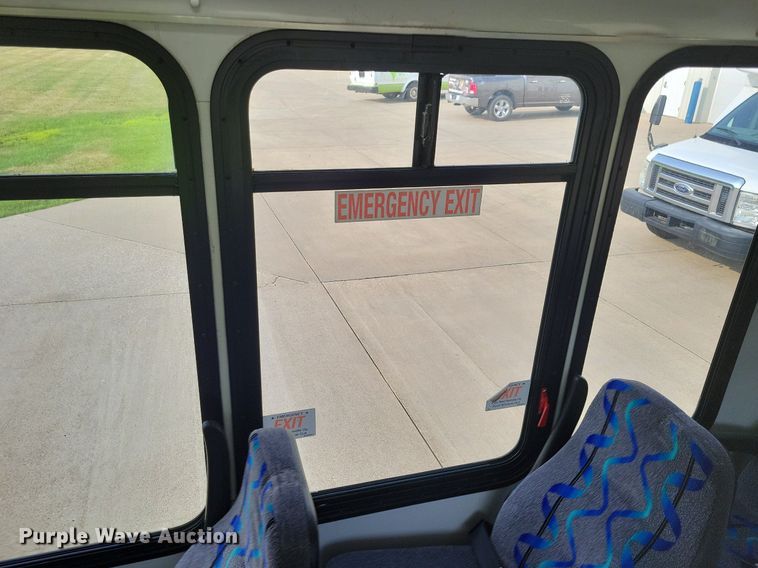 image for item JO9210 2010 Ford E450  shuttle bus