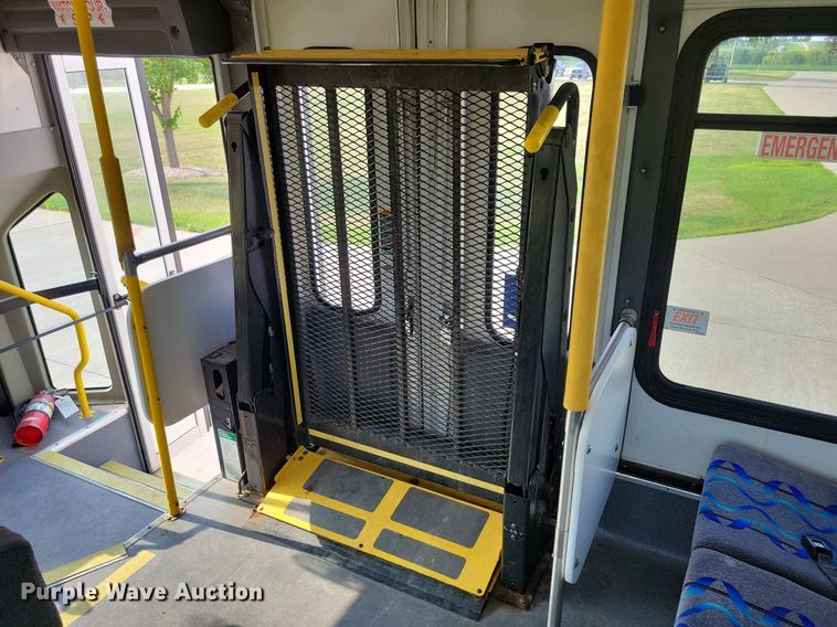 image for item JO9210 2010 Ford E450  shuttle bus