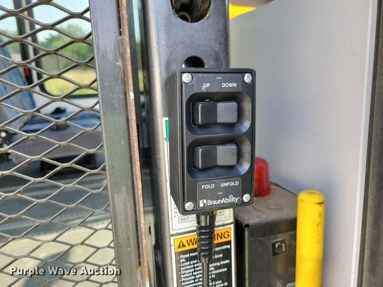 image for item JO9210 2010 Ford E450  shuttle bus