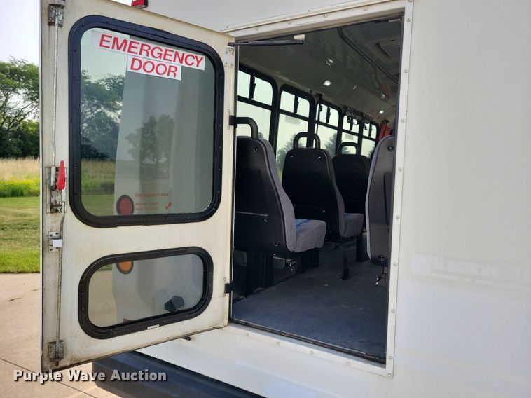 image for item JO9210 2010 Ford E450  shuttle bus