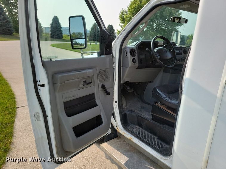 image for item JO9210 2010 Ford E450  shuttle bus