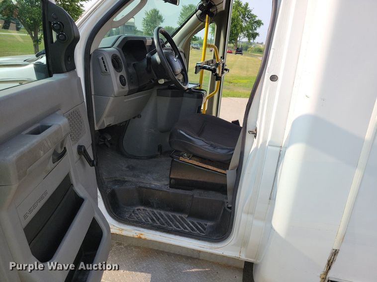 image for item JO9210 2010 Ford E450  shuttle bus