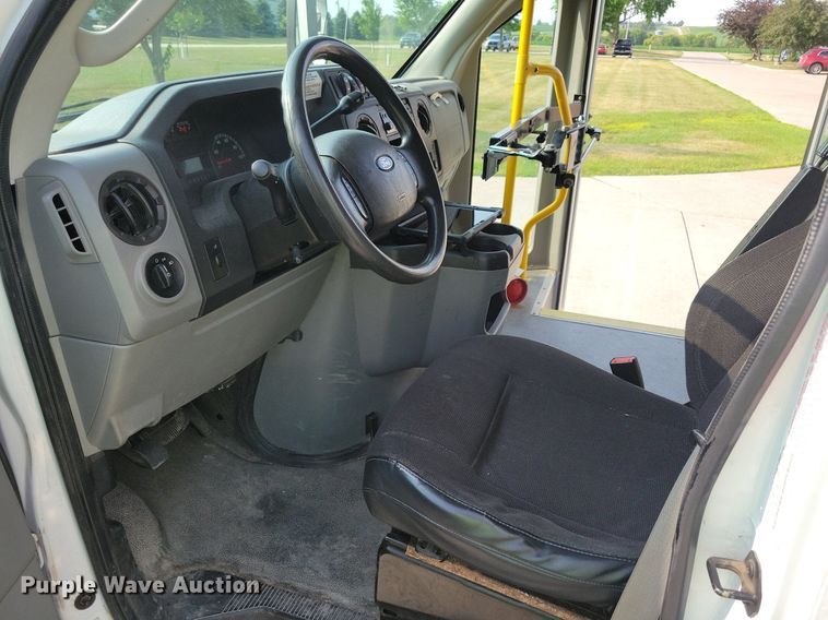 image for item JO9210 2010 Ford E450  shuttle bus