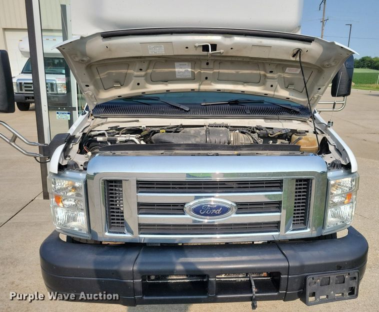 image for item JO9210 2010 Ford E450  shuttle bus
