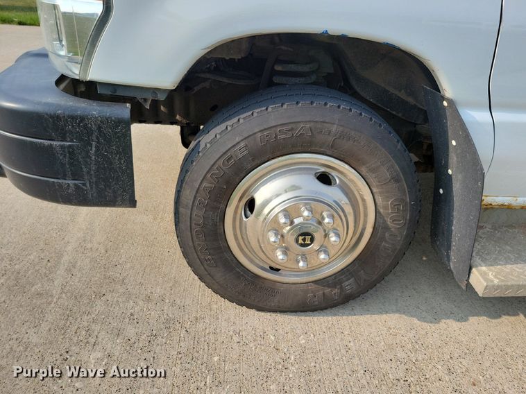 image for item JO9210 2010 Ford E450  shuttle bus