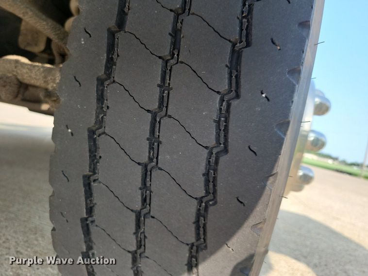 image for item JO9210 2010 Ford E450  shuttle bus