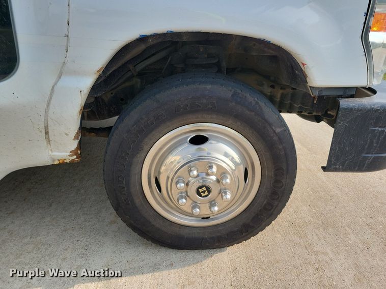 image for item JO9210 2010 Ford E450  shuttle bus