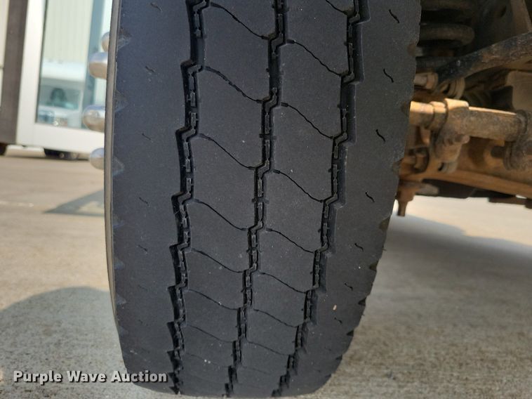 image for item JO9210 2010 Ford E450  shuttle bus