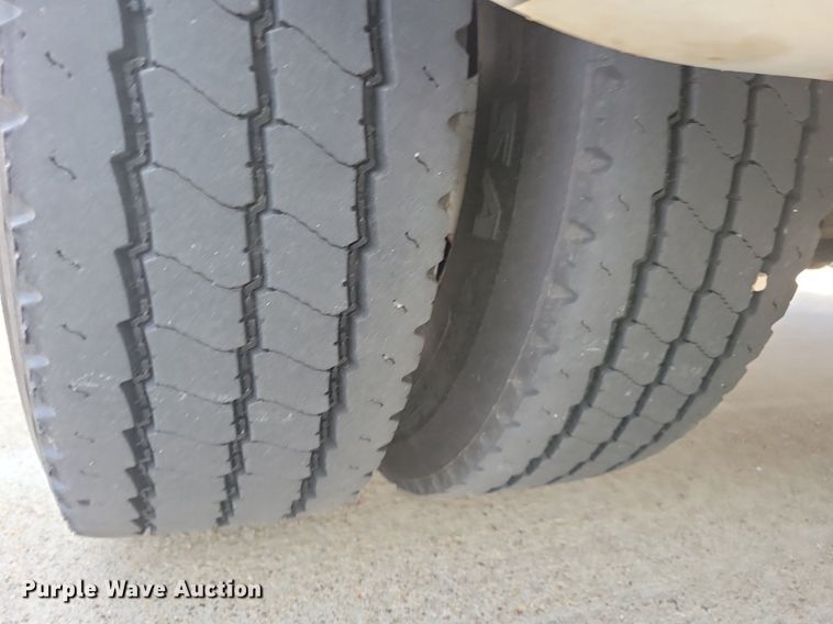 image for item JO9210 2010 Ford E450  shuttle bus