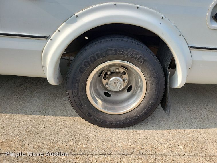 image for item JO9210 2010 Ford E450  shuttle bus