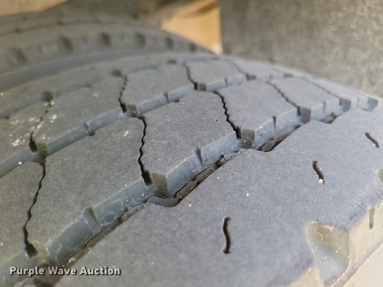 image for item JO9210 2010 Ford E450  shuttle bus