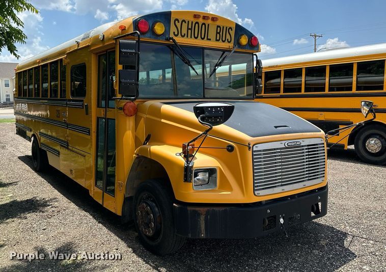 image for item KL9028 2001 Thomas Built  school bus